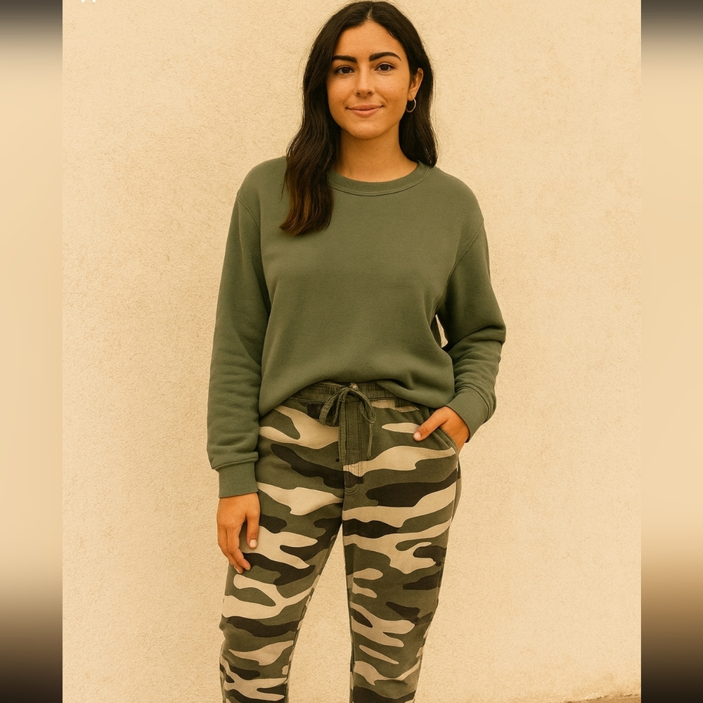 Womens "Divided H&M" camo sweat pants